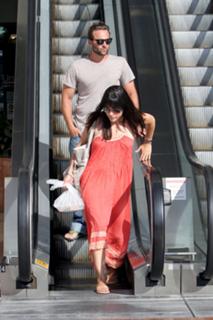 Selma Blair feet photo thumbnail