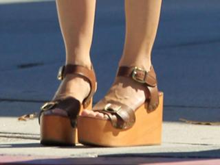 Selma Blair feet photo thumbnail