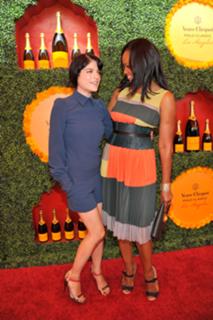 Selma Blair feet photo thumbnail