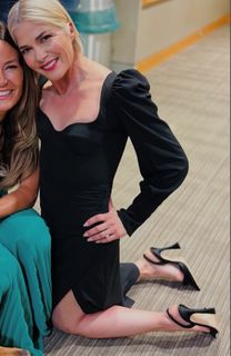 Selma Blair feet photo thumbnail