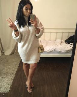 Selma Omari feet photo 19