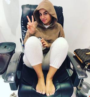 Selma Omari feet photo 3