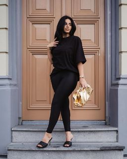 Selma Omari feet photo 13