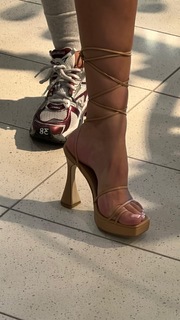 Selma Omari feet photo 17