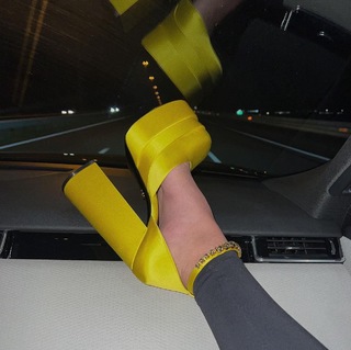 Selma Omari feet photo 14