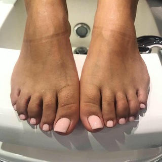 Selma Omari feet photo 8