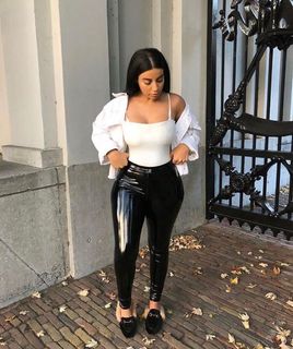 Selma Omari feet photo 1