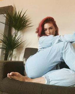 Senidah feet photo 2