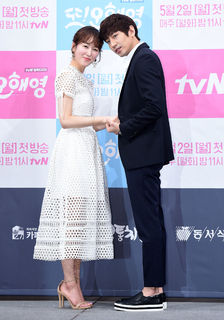 Seo Hyeon-jin feet photo 17