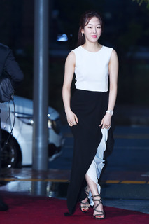 Seo Hyeon-jin feet photo 14