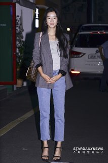Seo Ye-Ji feet photo thumbnail