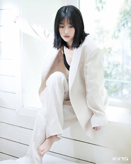 Seo Ye-Ji feet photo thumbnail