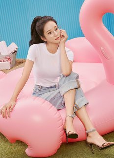 Seo Ye-Ji feet photo thumbnail