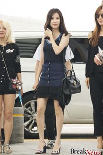 Seohyun feet photo thumbnail