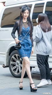 Seohyun feet photo thumbnail