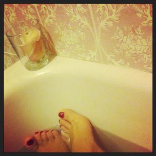 Serena Garitta feet photo thumbnail