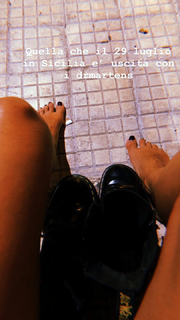 Serena Garitta feet photo thumbnail