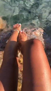 Serena Garitta feet photo thumbnail