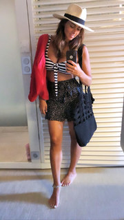 Serena Garitta feet photo thumbnail