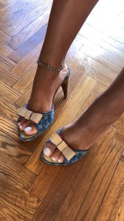 Serena Garitta feet photo thumbnail