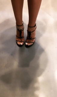 Serena Garitta feet photo thumbnail