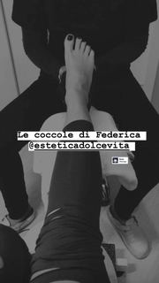 Serena Garitta feet photo thumbnail