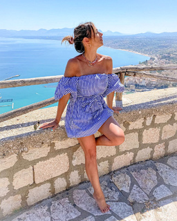 Serena Garitta feet photo thumbnail