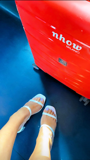 Serena Garitta feet photo thumbnail