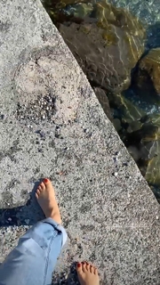 Serena Garitta feet photo thumbnail