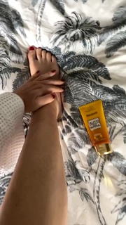 Serena Garitta feet photo thumbnail