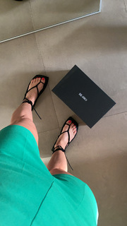 Serena Garitta feet photo thumbnail