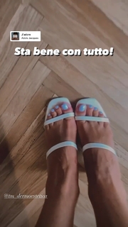 Serena Garitta feet photo thumbnail