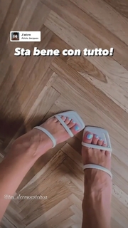 Serena Garitta feet photo thumbnail