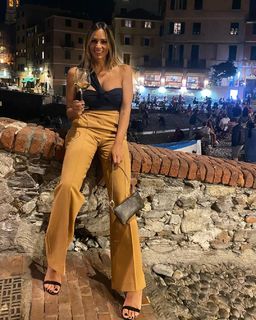 Serena Garitta feet photo thumbnail