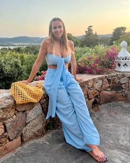 Serena Garitta feet photo thumbnail