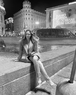 Serena Garitta feet photo thumbnail