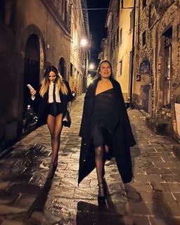 Serena Garitta feet photo thumbnail