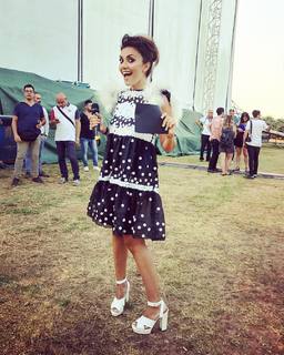 Serena Rossi feet photo thumbnail