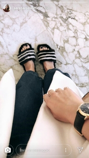 Serena Rossi feet photo thumbnail