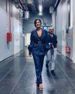 Serena Rossi feet photo thumbnail