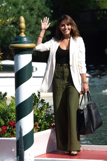 Serena Rossi feet photo thumbnail