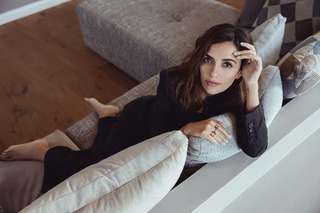 Serena Rossi feet photo thumbnail