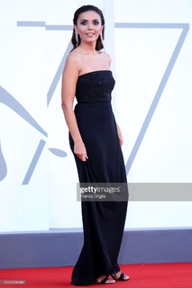 Serena Rossi feet photo thumbnail