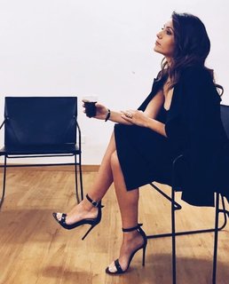 Serena Rossi feet photo thumbnail