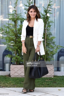 Serena Rossi feet photo thumbnail