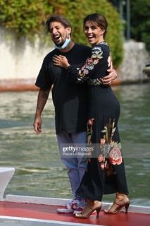 Serena Rossi feet photo thumbnail