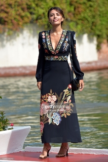 Serena Rossi feet photo thumbnail