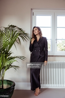 Serena Rossi feet photo thumbnail