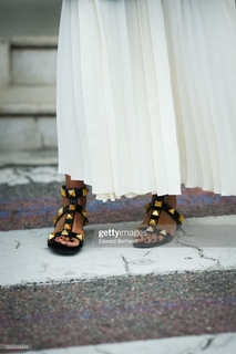 Serena Rossi feet photo thumbnail