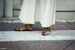 Serena Rossi feet photo thumbnail